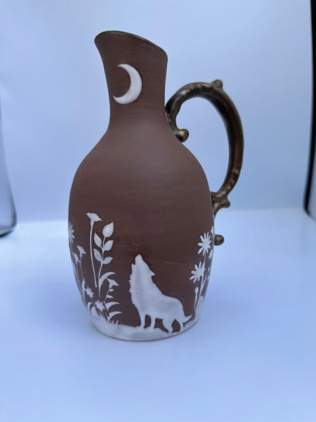 Wolf pitcher
