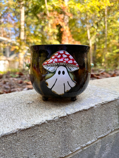 5.25" mushroom ghost cauldron