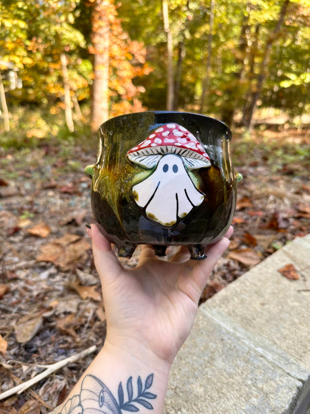 5.25" mushroom ghost cauldron